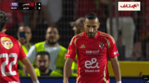فريق الأهلي يحتفل بلقب الدوري المصري بعد الفوز على فاركو بنتيجة 6-0 في ستاد القاهرة