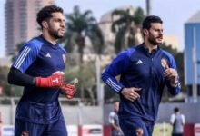المدرب خوسيه ريفيرو مع الحارسين مصطفى شوبير ومحمد الشناوي خلال تدريب الأهلي