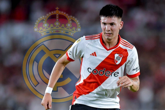 فرانكو ماستانتونو لاعب ريال مدريد الجديد يحمل الكرة