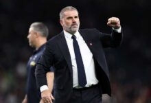 صورة إنجي بوستيكوجلو مدرب توتنهام بعد تتويج الفريق بالدوري الأوروبي