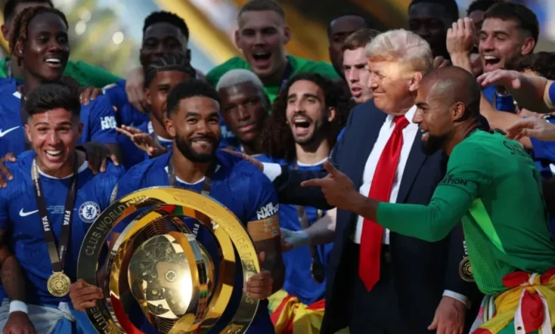 موقف ترامب الكوميدي بعد فوز تشيلسي في نهائي كأس العالم للأندية 2025 على باريس سان جيرمان يثير التفاعل الجماهيري والإعلامي.
